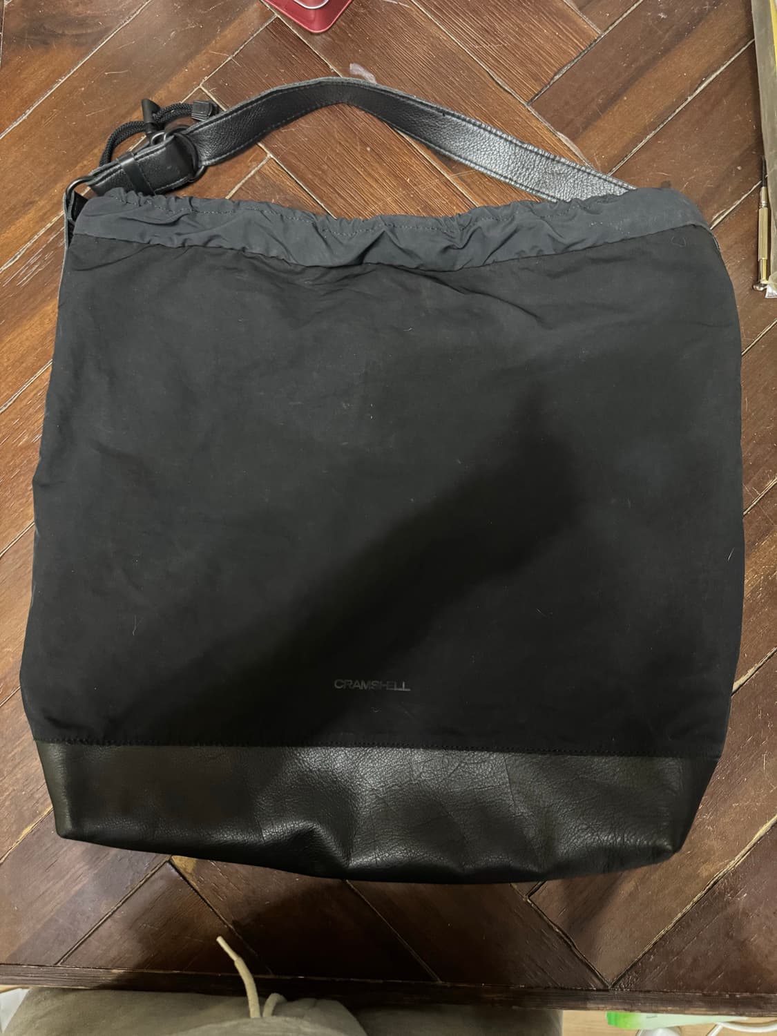 CRAMSHELL DRAWSTRING TOTE BAG 상품이미지1