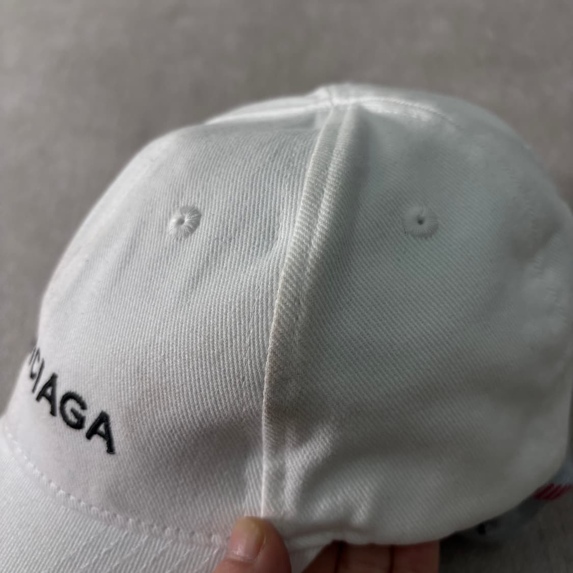 발렌시아가 화이트 자수 볼캡   상품이미지3