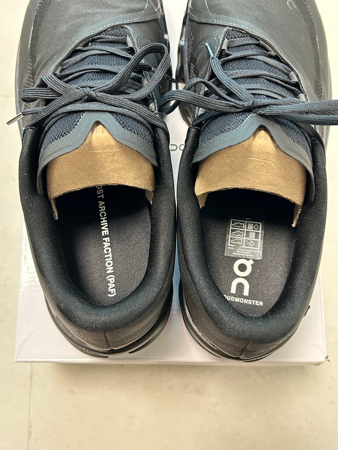 [295] 온러닝 파프 2.0 클라우드 몬스터2 블랙마그넷 상품이미지2