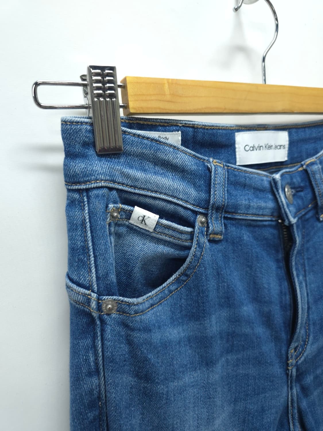 캘빈클라인 여성 하이라이즈 슬림 부츠컷 데님 (24) 상품이미지4
