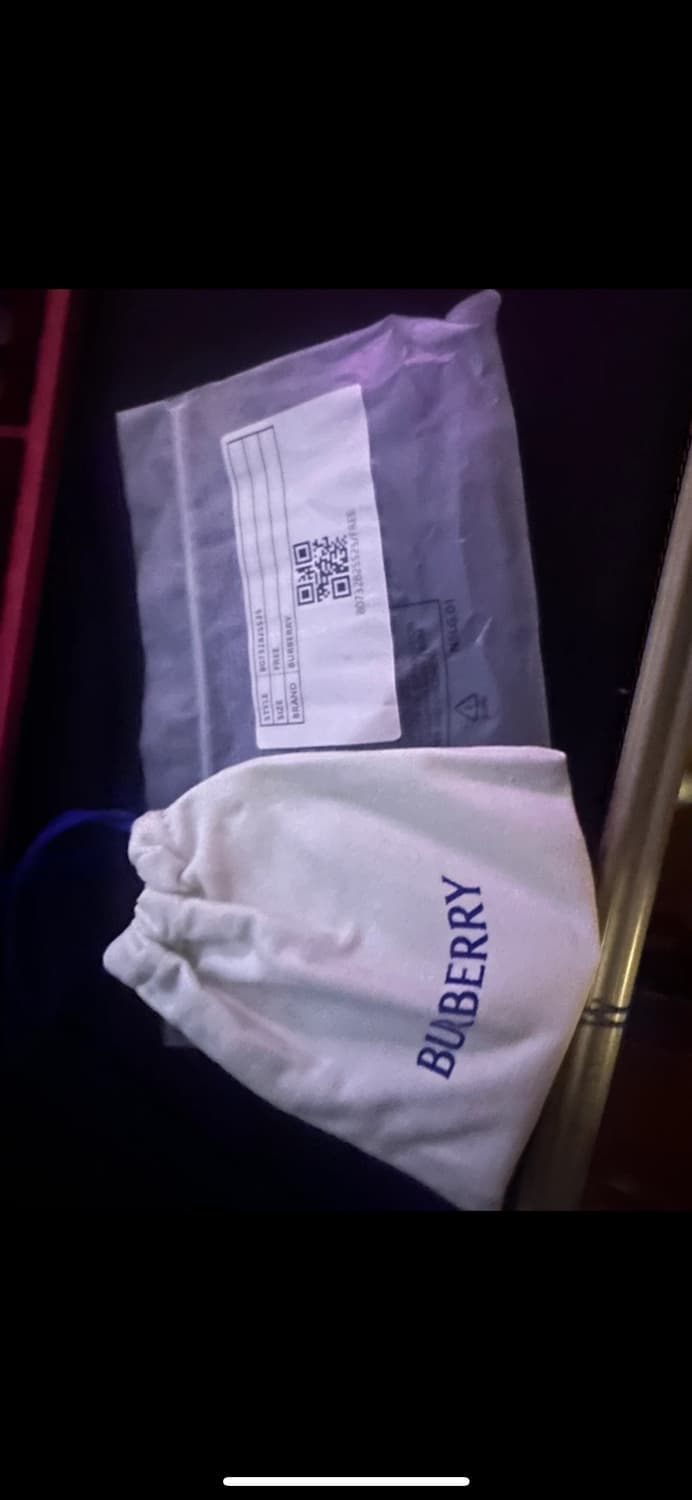 버버리 체크 카드 홀더 네이비 팝니다 상품이미지1