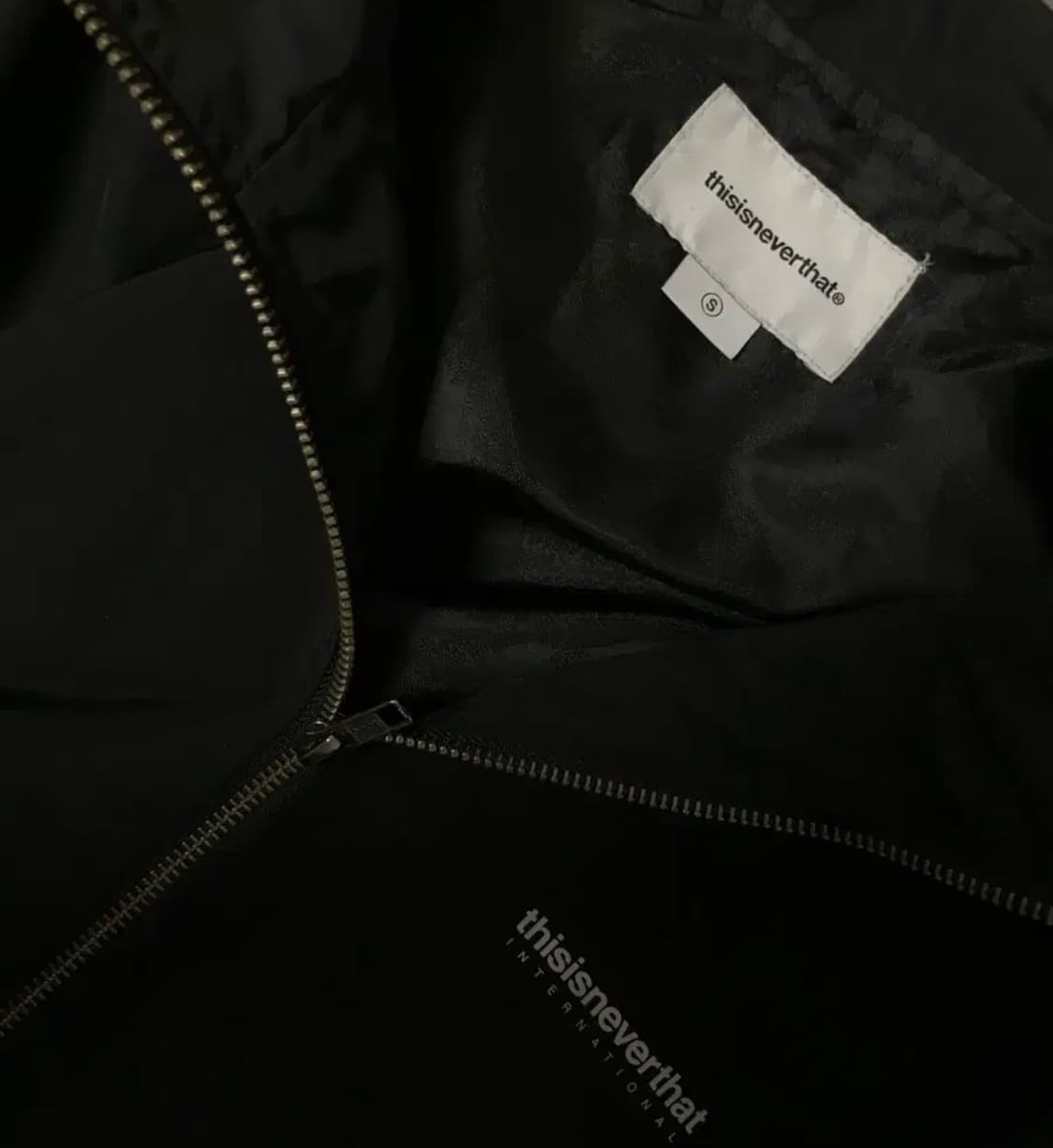 디스이즈네버댓 바람막이 S 상품이미지1