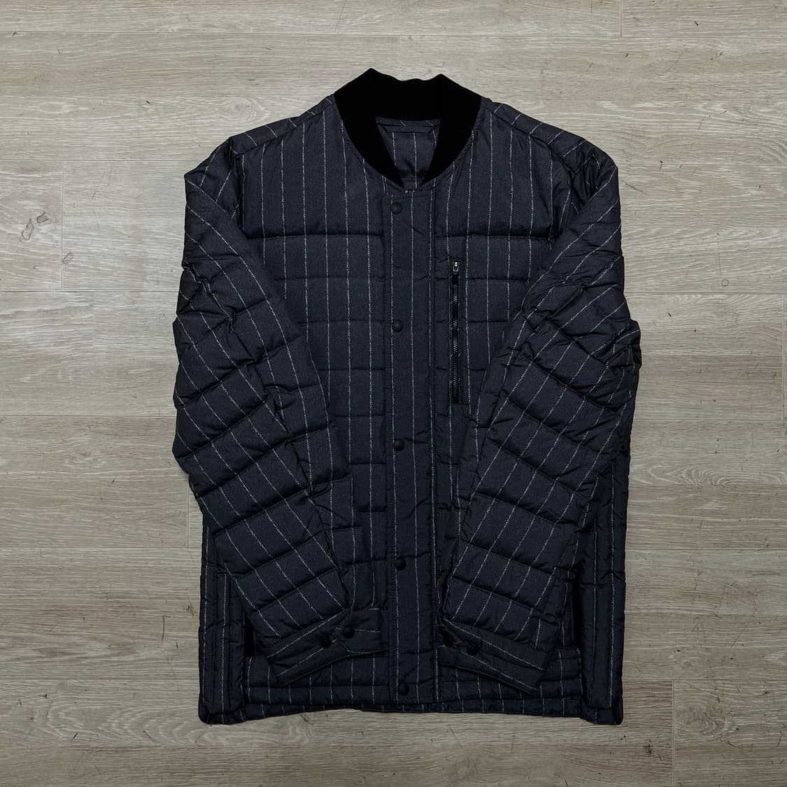 올젠 구스다운 스트라이프 경량 숏 코트패딩 점퍼 [차콜] L/100 상품이미지1