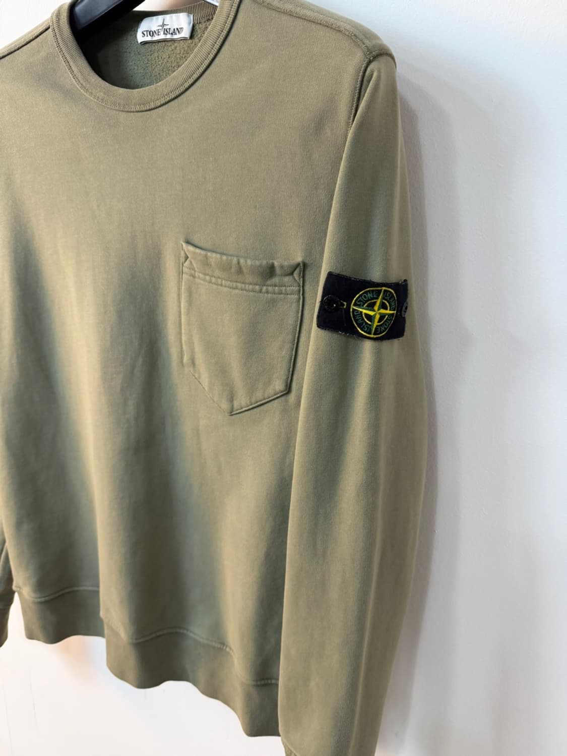 스톤 아일랜드 원포켓 와펜 맨투맨 상품이미지3