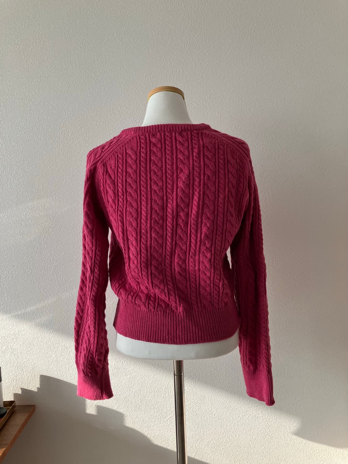 슬로우무드 핫핑크 케이블니트 에이블리 지그재그 상품이미지3