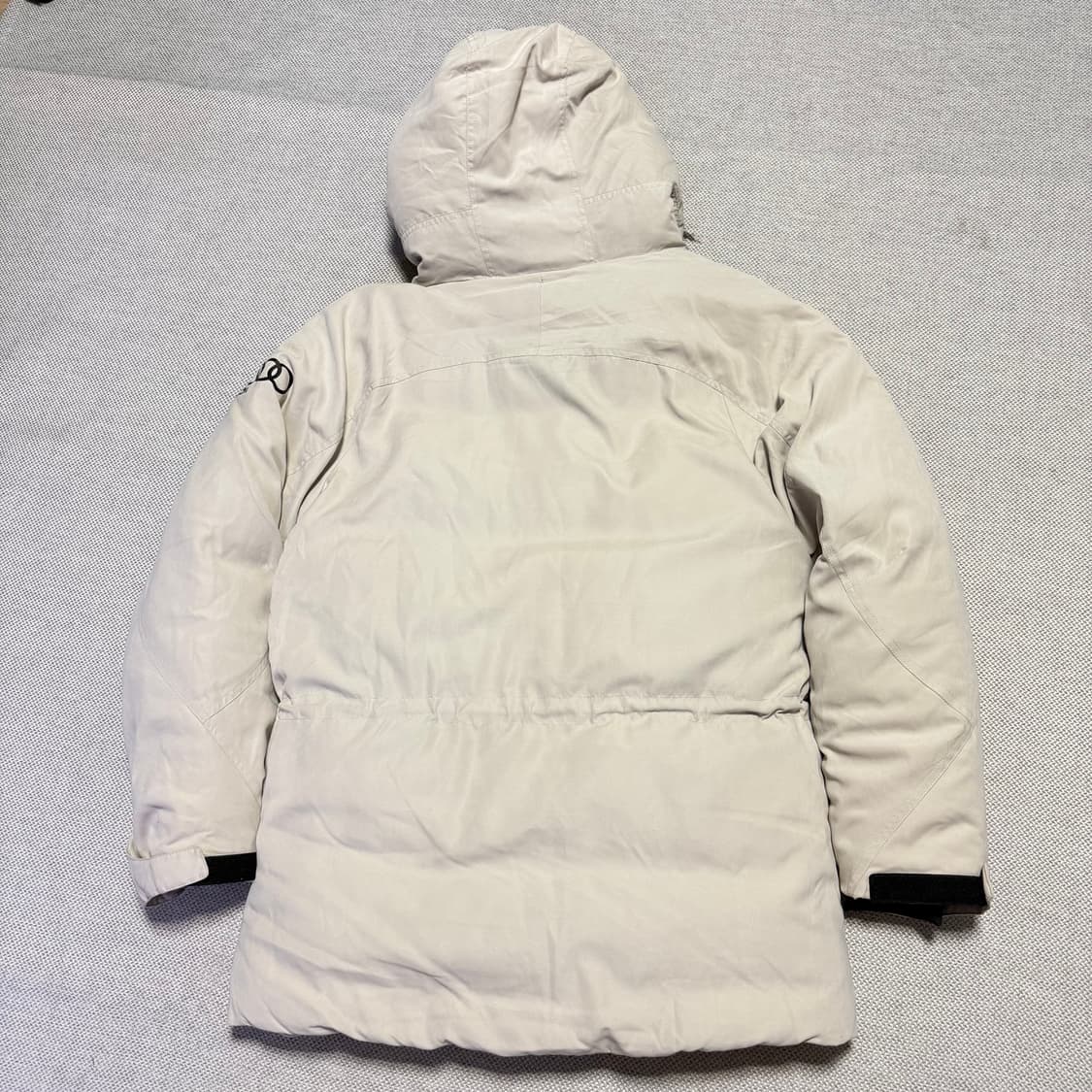 데상트 아우디 아이보리 패딩 상품이미지5