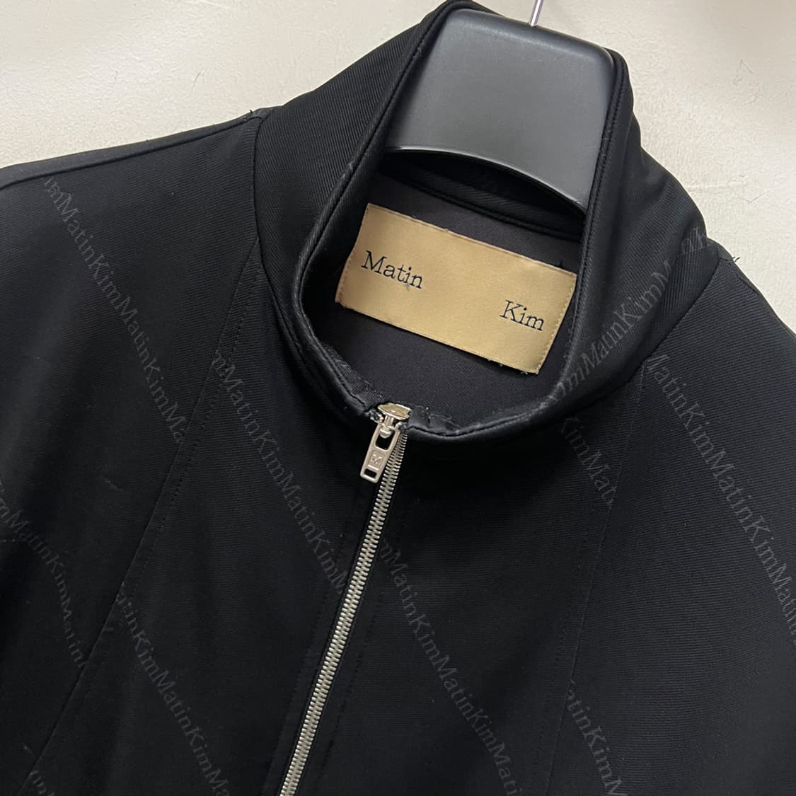 마뗑킴 다이애그널 멀티 로고 투웨이 자켓 FREE 상품이미지3