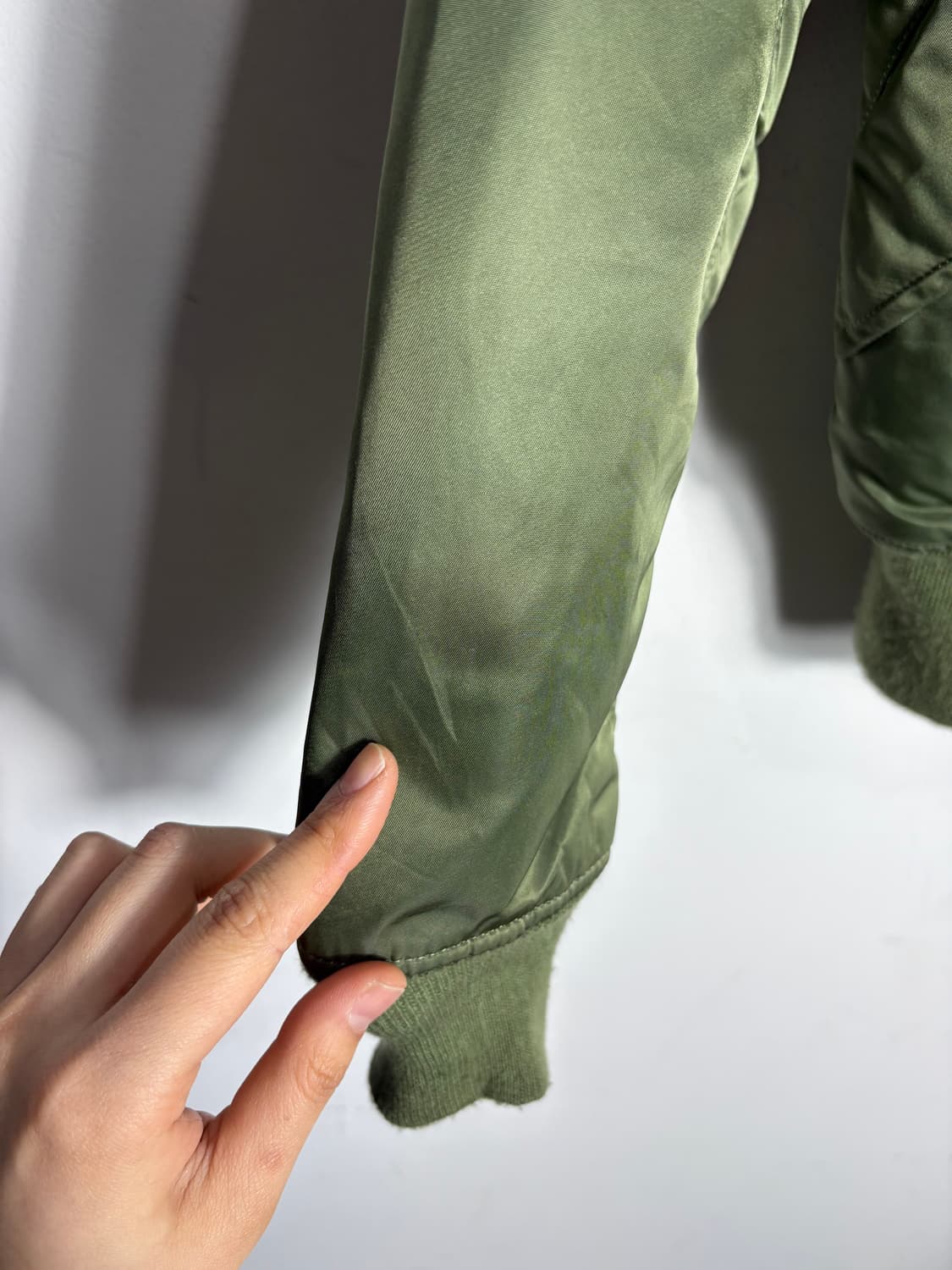 알파 인더스트리 ma-1 항공점퍼 카키 상품이미지7