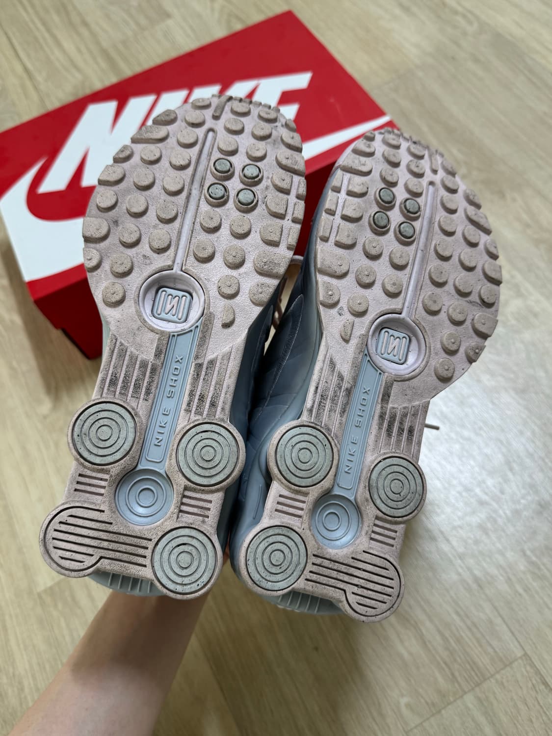 나이키 샥스 R4 베얼리 로즈 250 상품이미지10