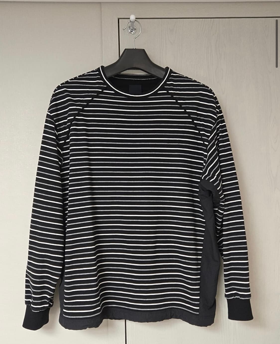 준지 22FW 사이드 배색 스트라이프 롱슬리브 티셔츠 상품이미지1