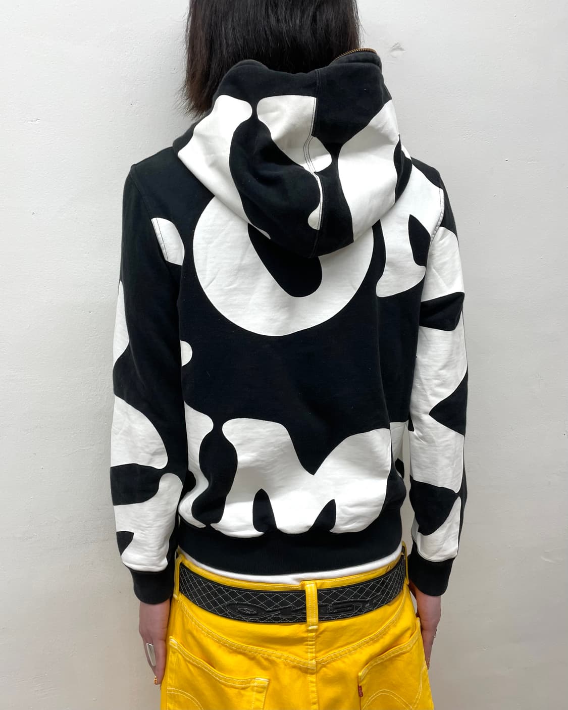 White Bold Printed Black Hooded Zip-Up 상품이미지4