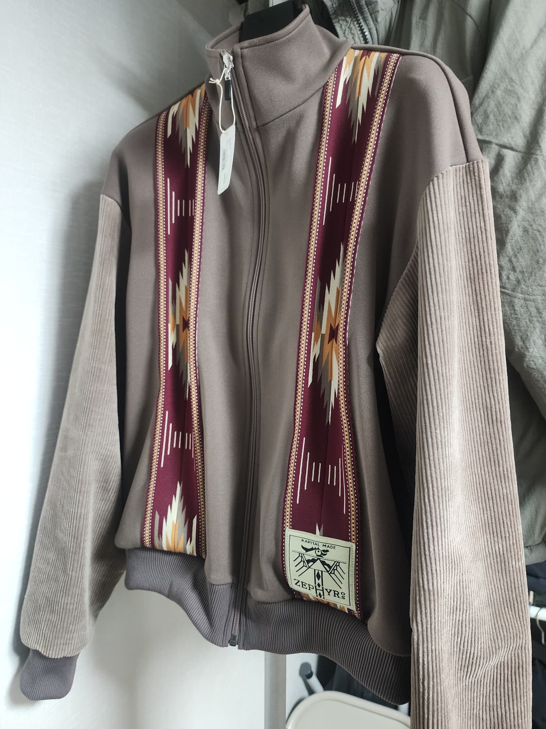 2)캐피탈 스무스 저지 코치 & 제피르 트랙 자켓 라이트 브라운 상품이미지2