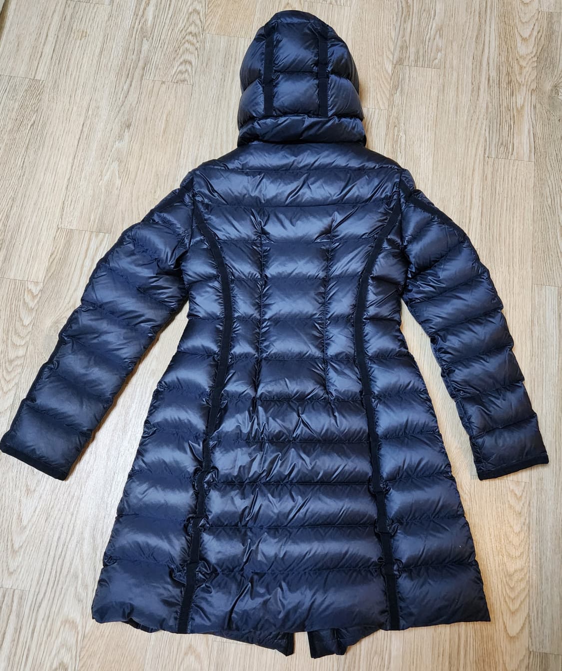 [정품]몽클레어 헤르민 패딩 네이비/블랙 1 (여성용) 새상품급 한정판 상품이미지2