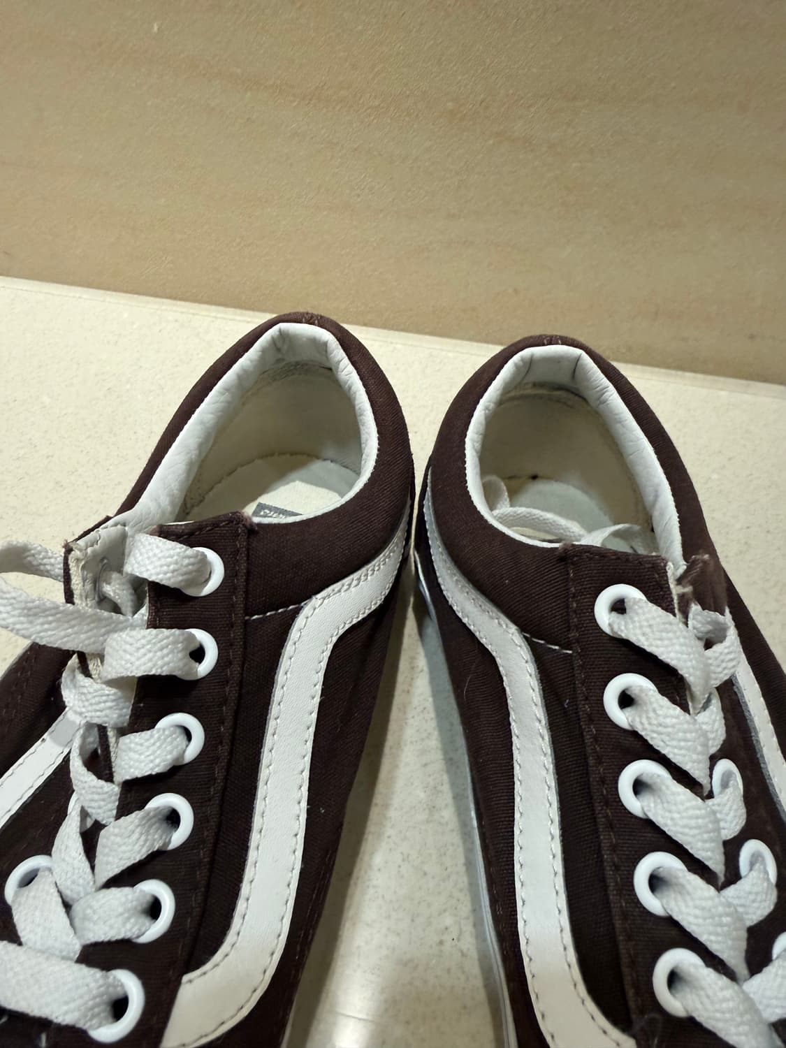 (새상품급) 반스 올드스쿨 브라운 스니커즈 W7 M5.5 유니섹스 컨버스 상품이미지5