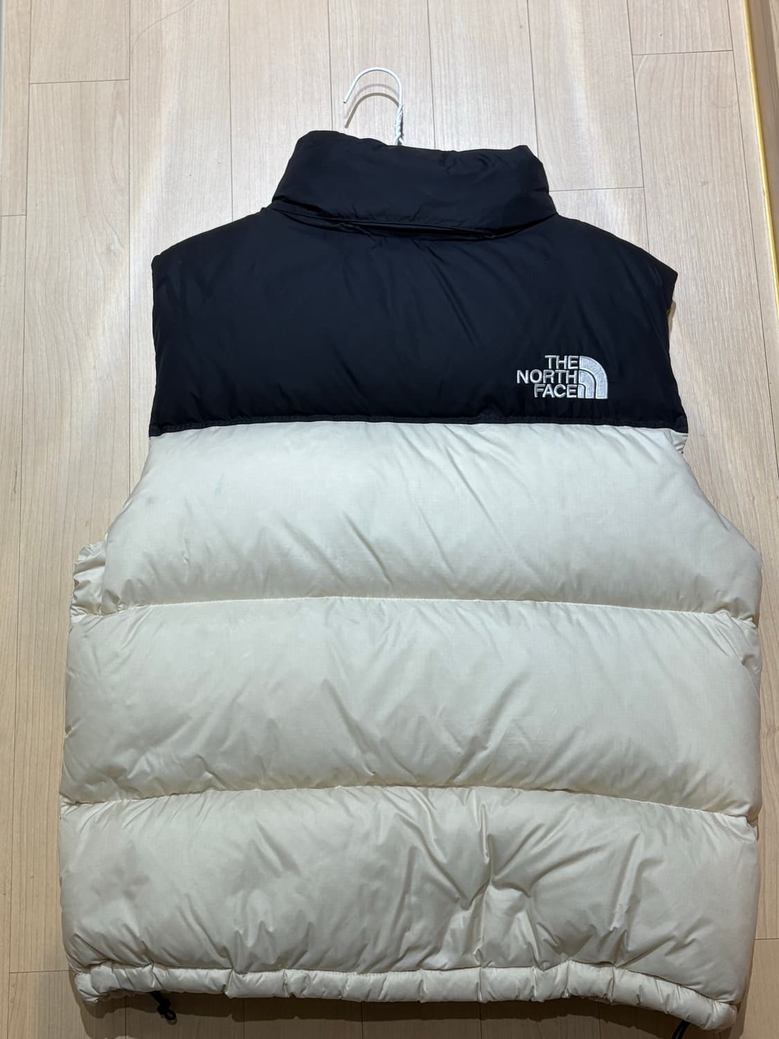 노스페이스 눕시 패딩조끼 크림 XL 사이즈 상품이미지3