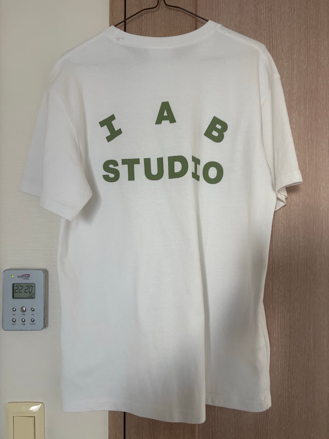 아이앱 스튜디오 티셔츠 화이트 라이트 그린 상품이미지4