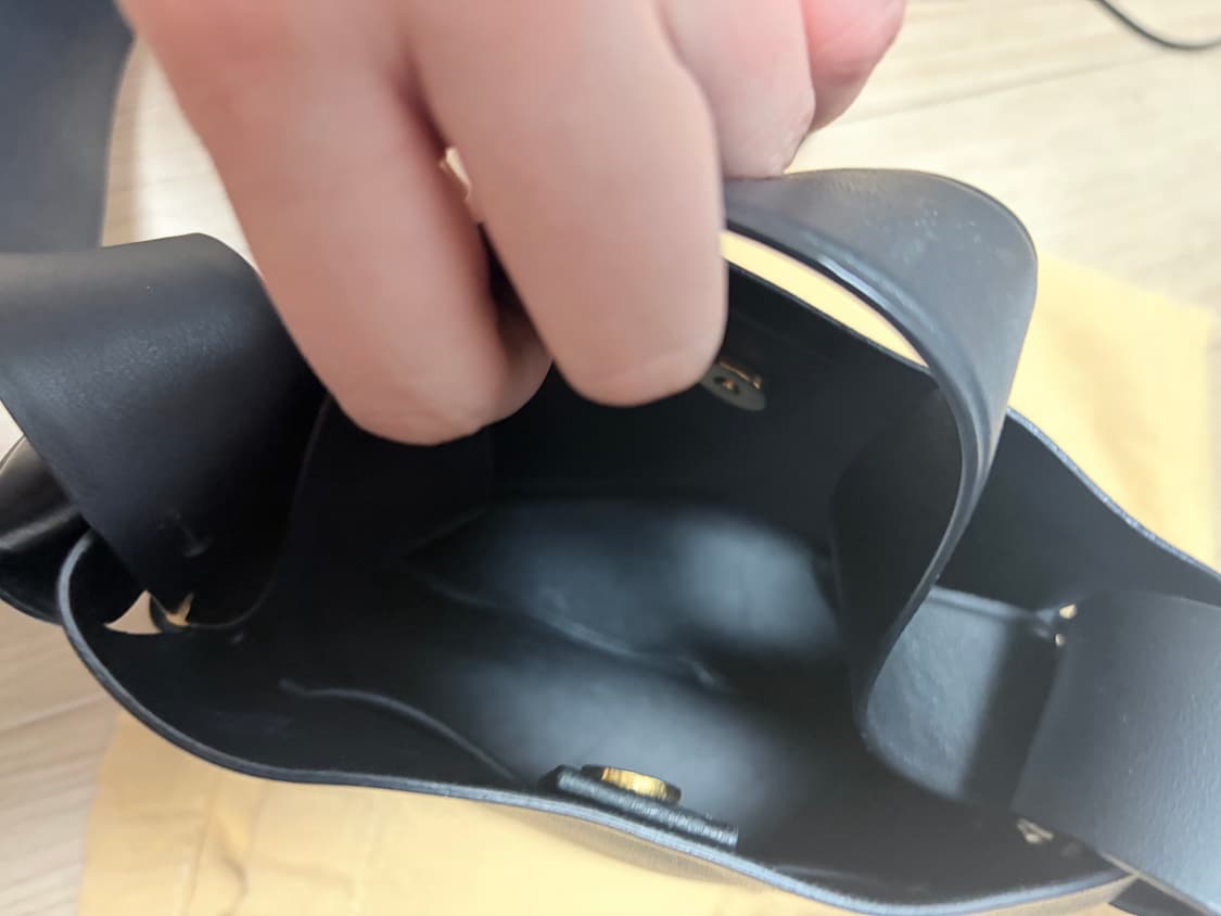 (정품)아크네 무스비 블랙 미니백  상품이미지5