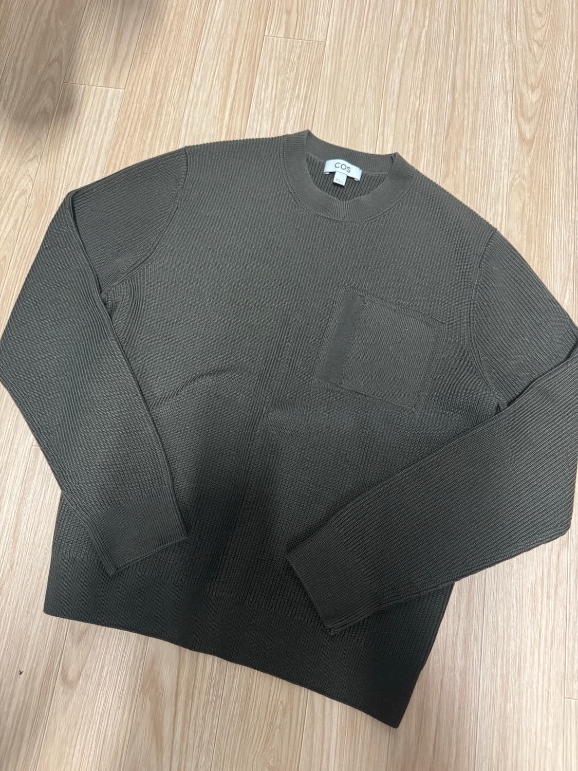 Cos 포켓 니트 판매합니다(새상품) 상품이미지1