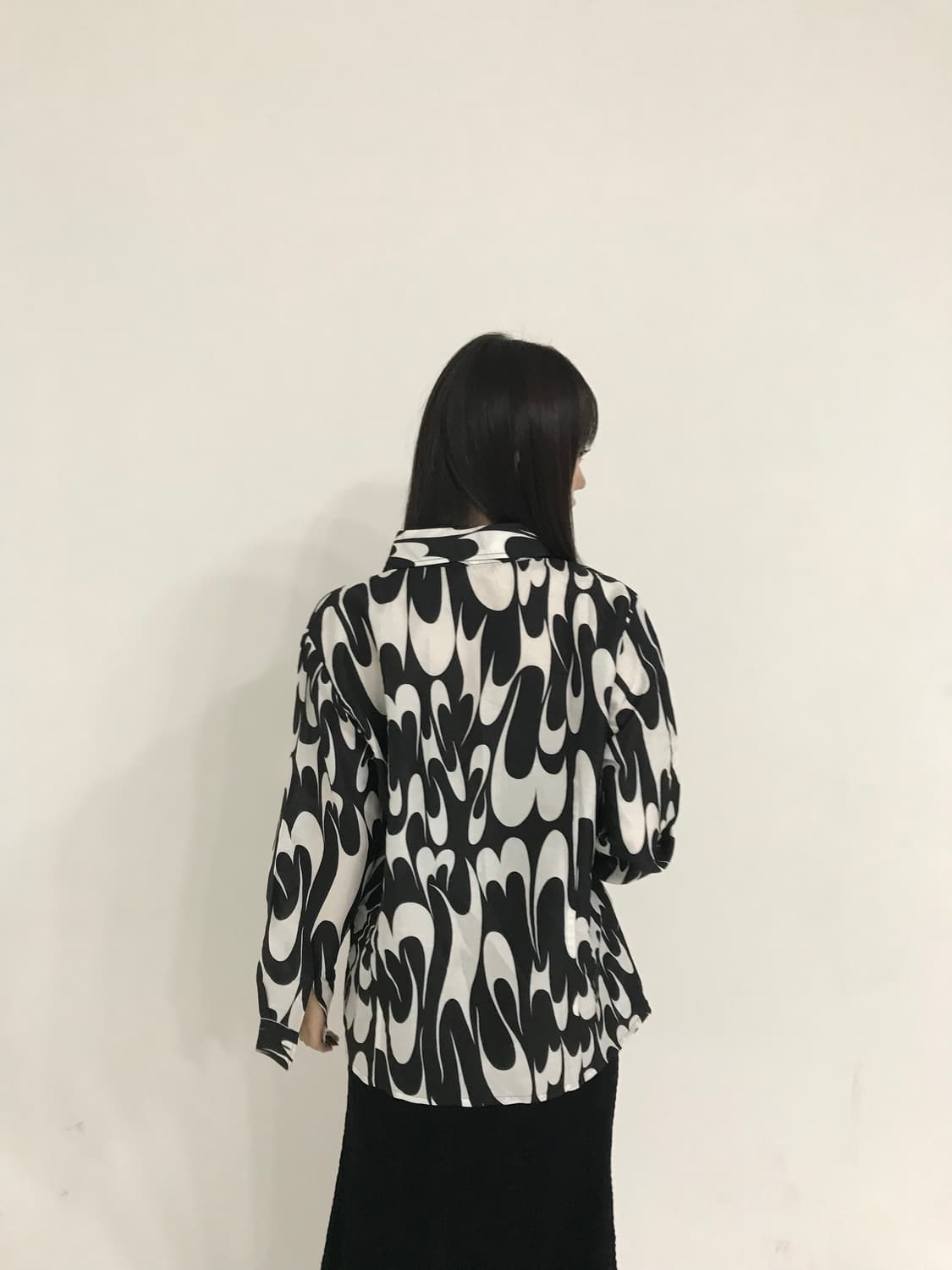 블랙앤화이트 패턴 셔츠 상품이미지3