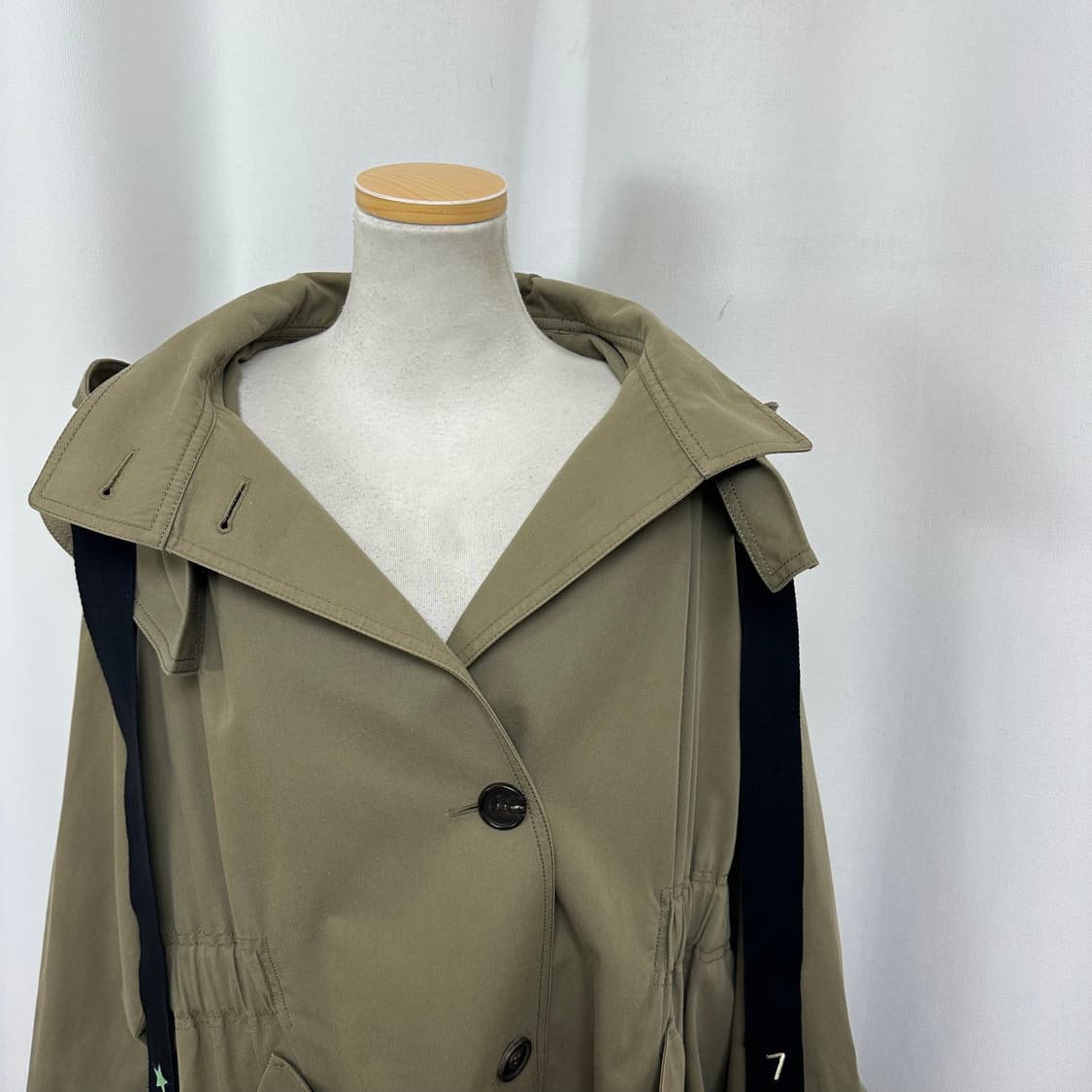   럭키슈에뜨 여자 간절기 후드롱자켓 카키 36 (실측124) 상품이미지8