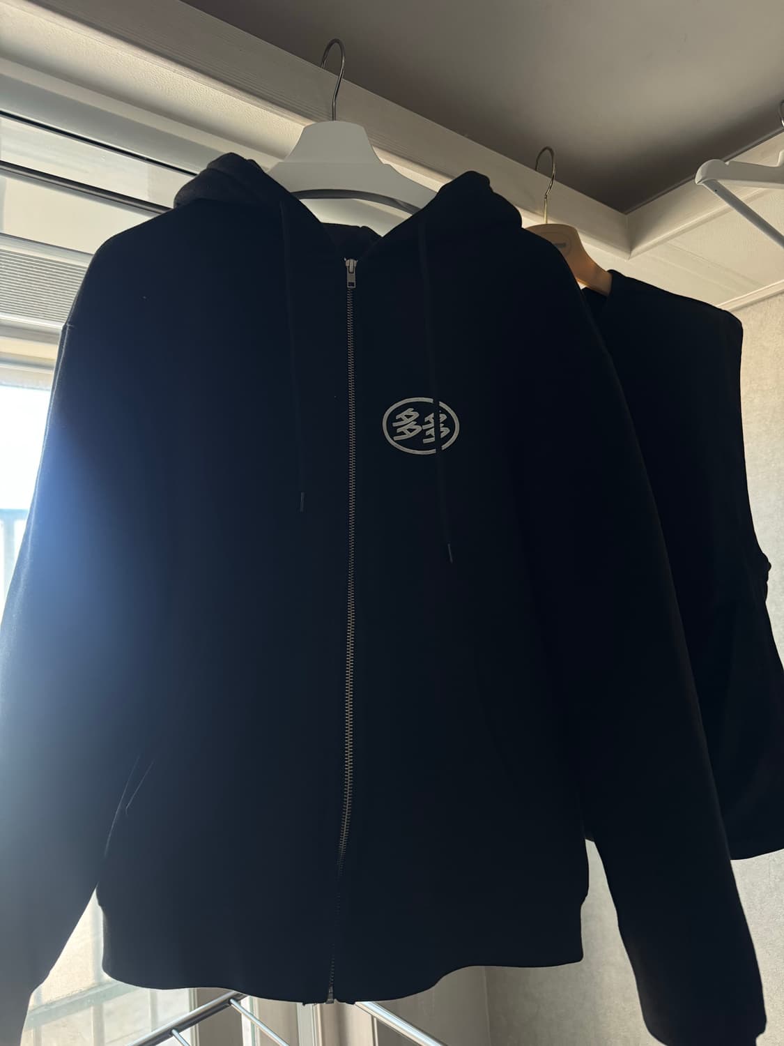 다다 후드집업 판매합니다 3사이즈 상품이미지1