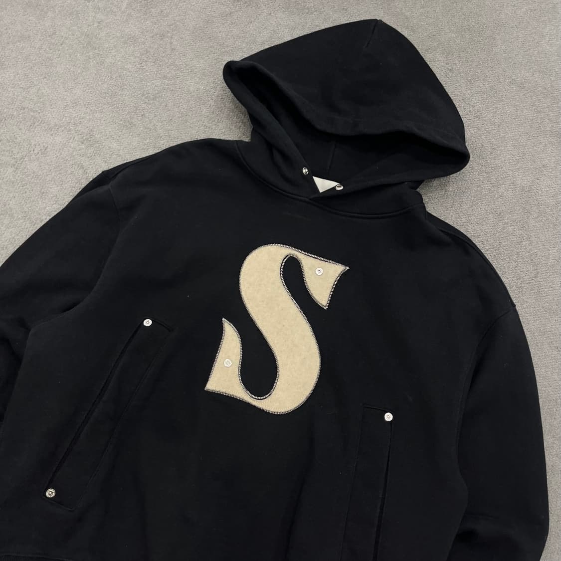 M 세터 리벳 아플리케 포켓 후드티 상품이미지2