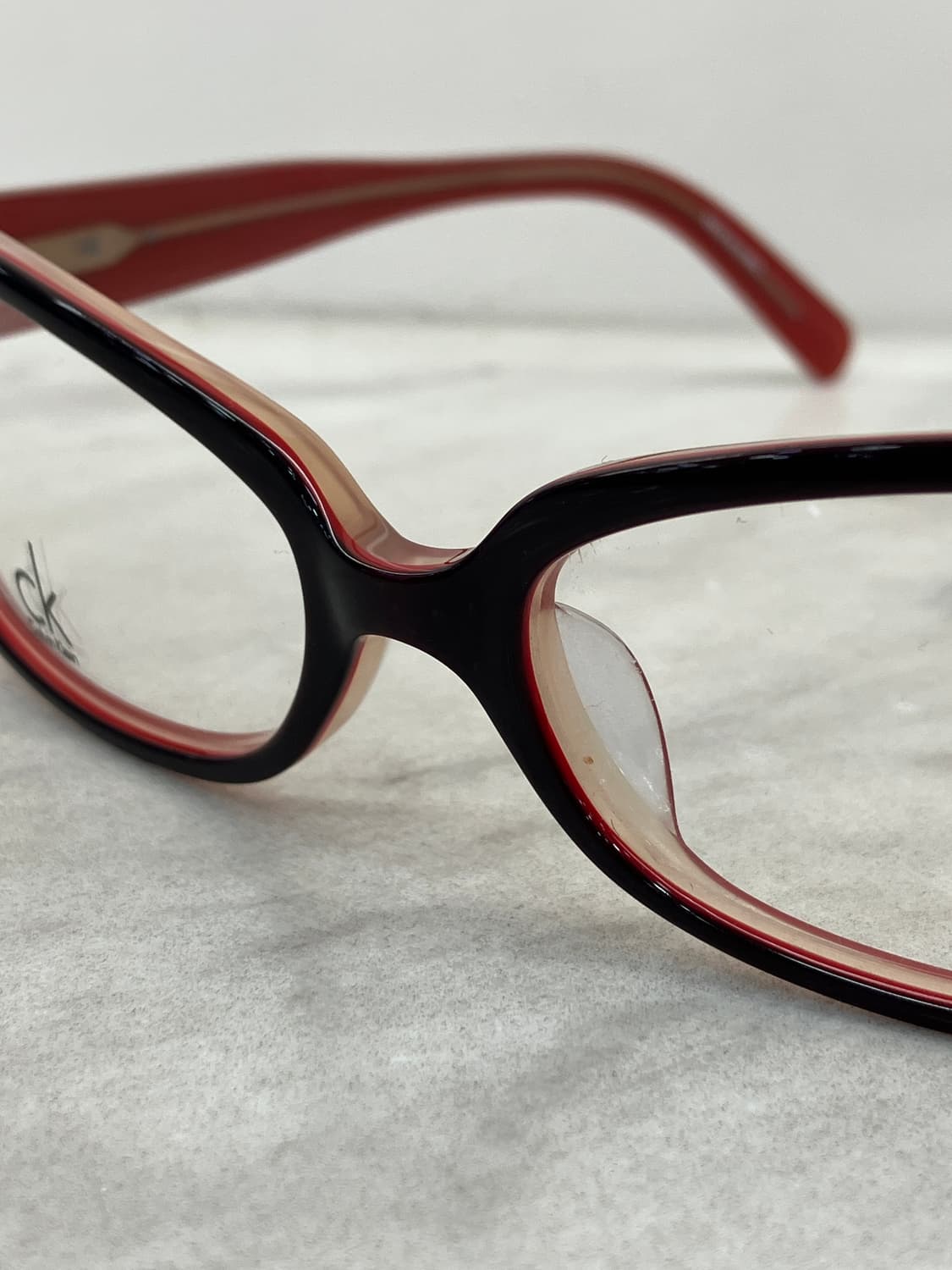 캘빈클라인 블러드 레드 소프트 스퀘어 뿔테 안경 상품이미지5