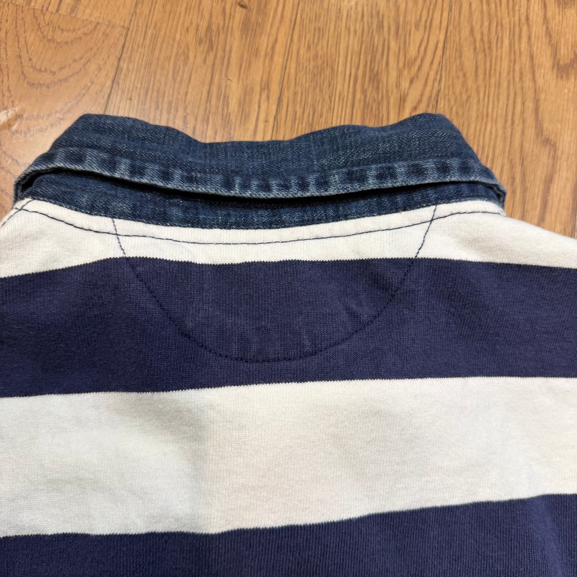 폴로 랄프로렌 데님 카라 스트라이프 럭비 티 상품이미지3
