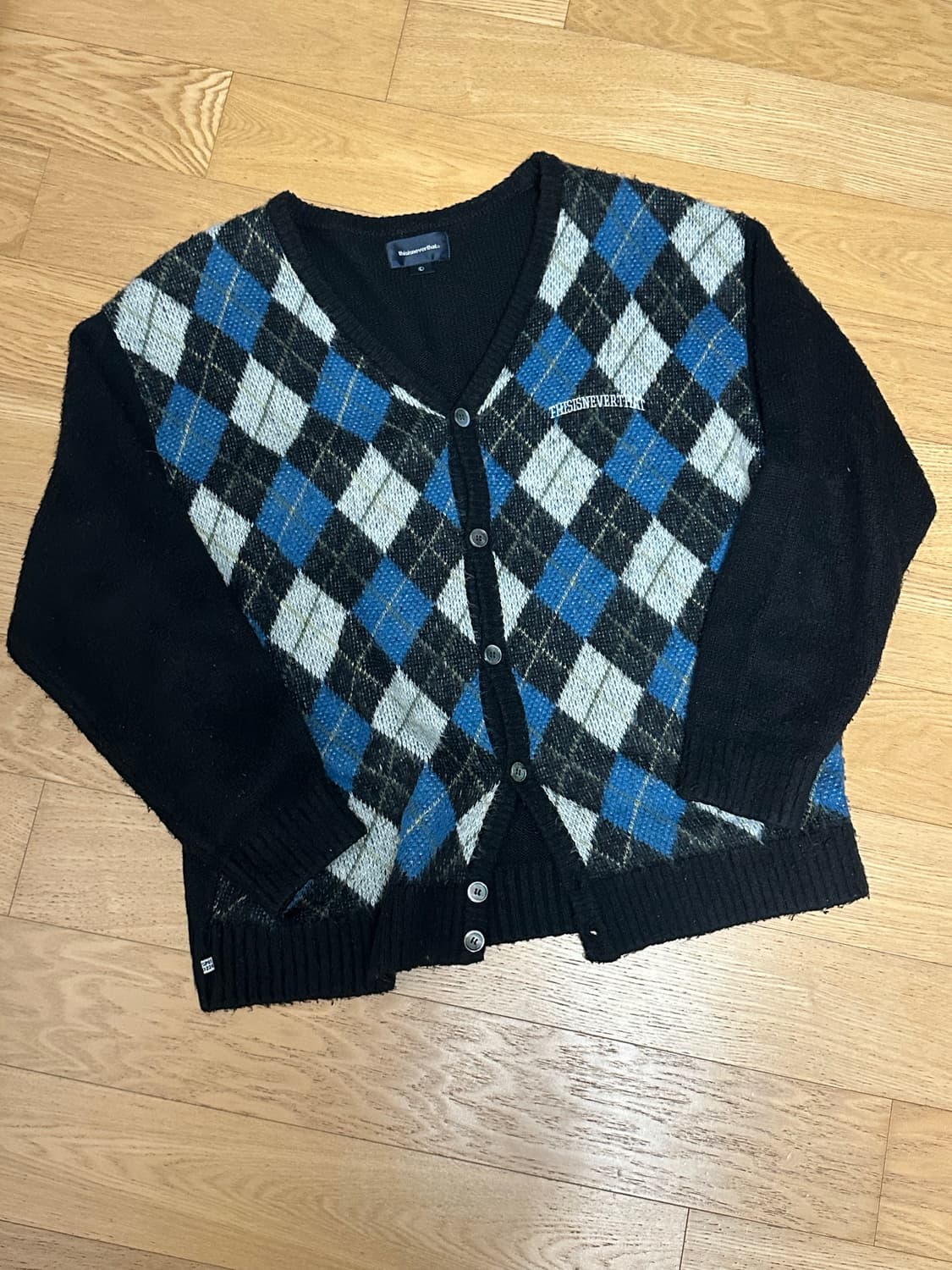 디스이즈네버댓 아가일 가디건 상품이미지1