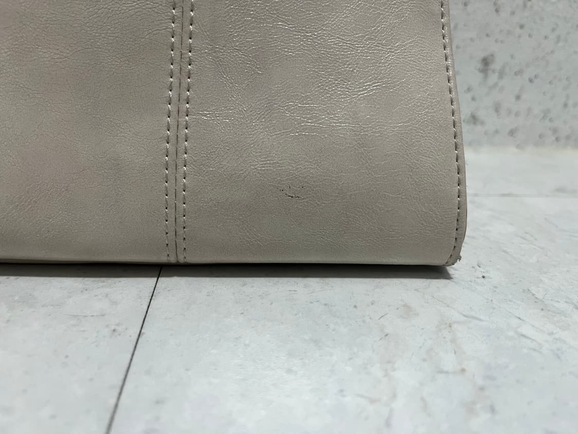 일리고 핸드백 화이트 상품이미지2