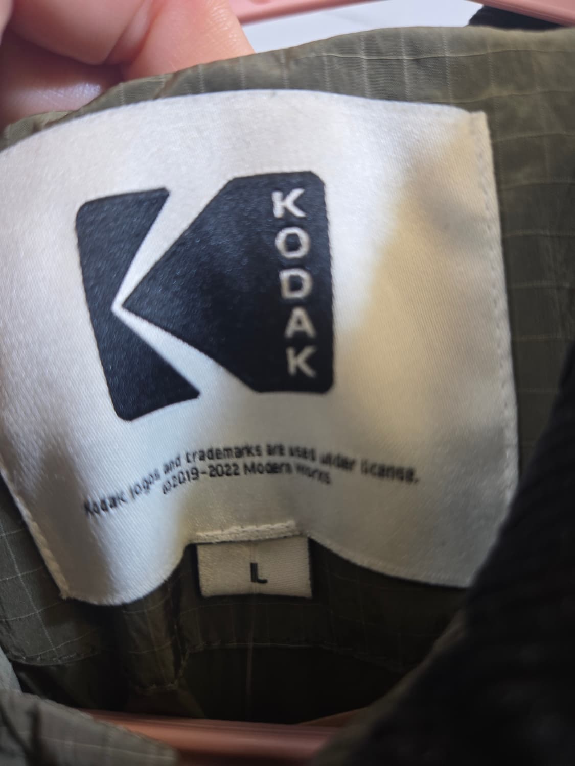 코닥 35주년 숏 패딩 자켓 카키색 상품이미지3