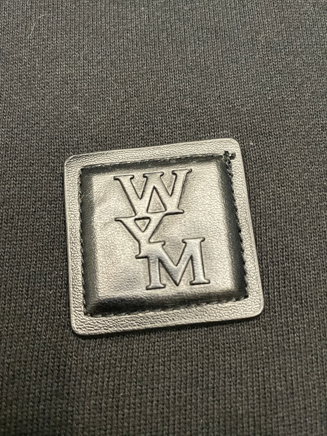 우영미 웨이브 그래픽 백로고 스웻셔츠 블랙 24FW 상품이미지4