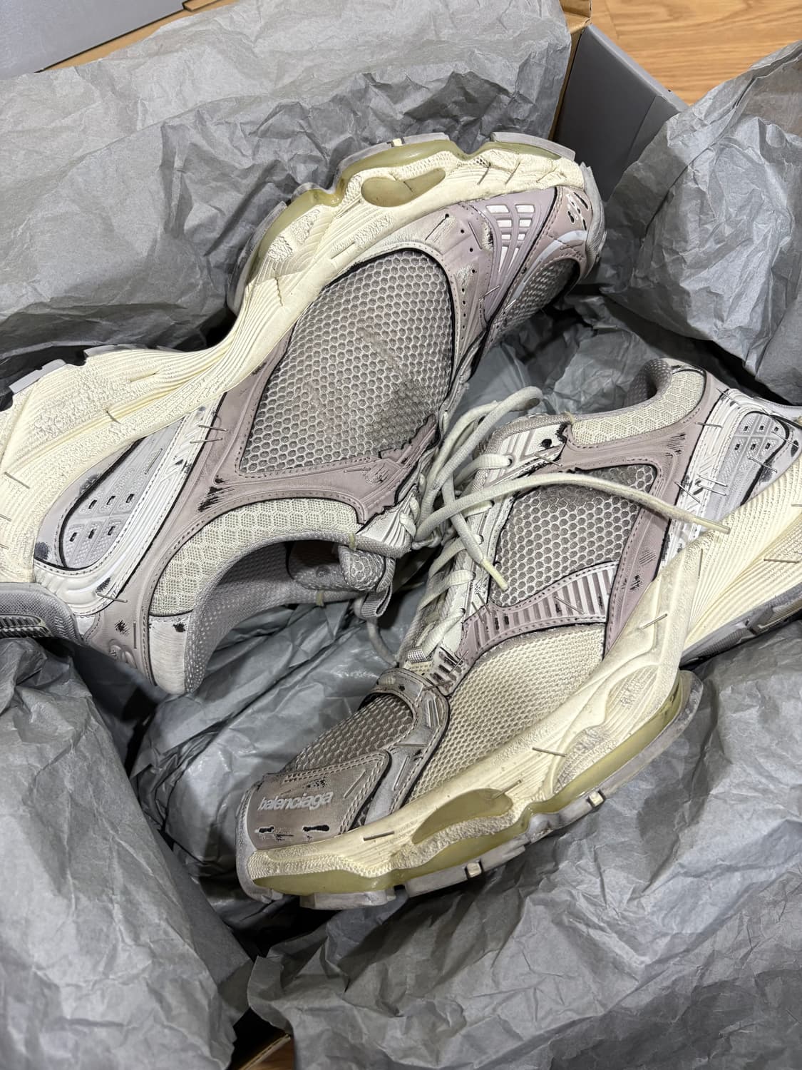 [43][급처]발렌시아가 스테이플러 베이지 상품이미지1