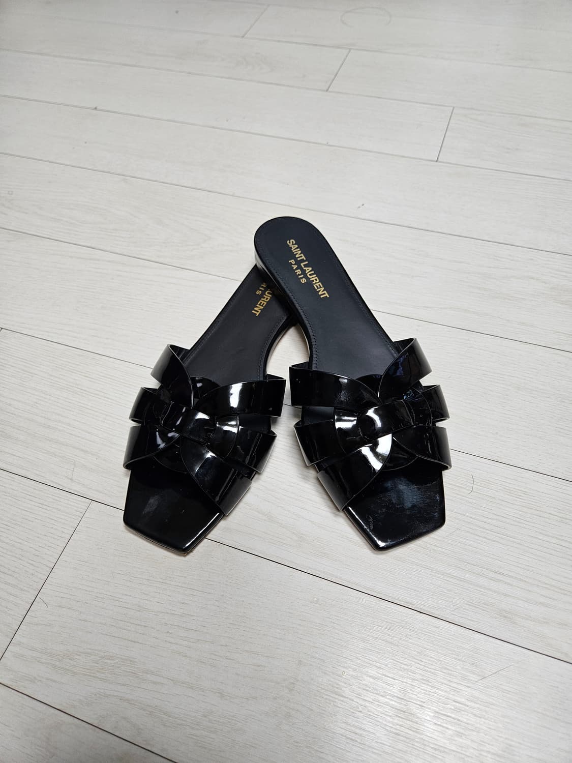 생로랑 트리뷰트 플랫 샌들  상품이미지1