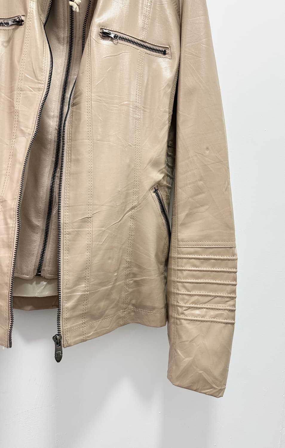 Beige hood layered fake leather motor ja 상품이미지9