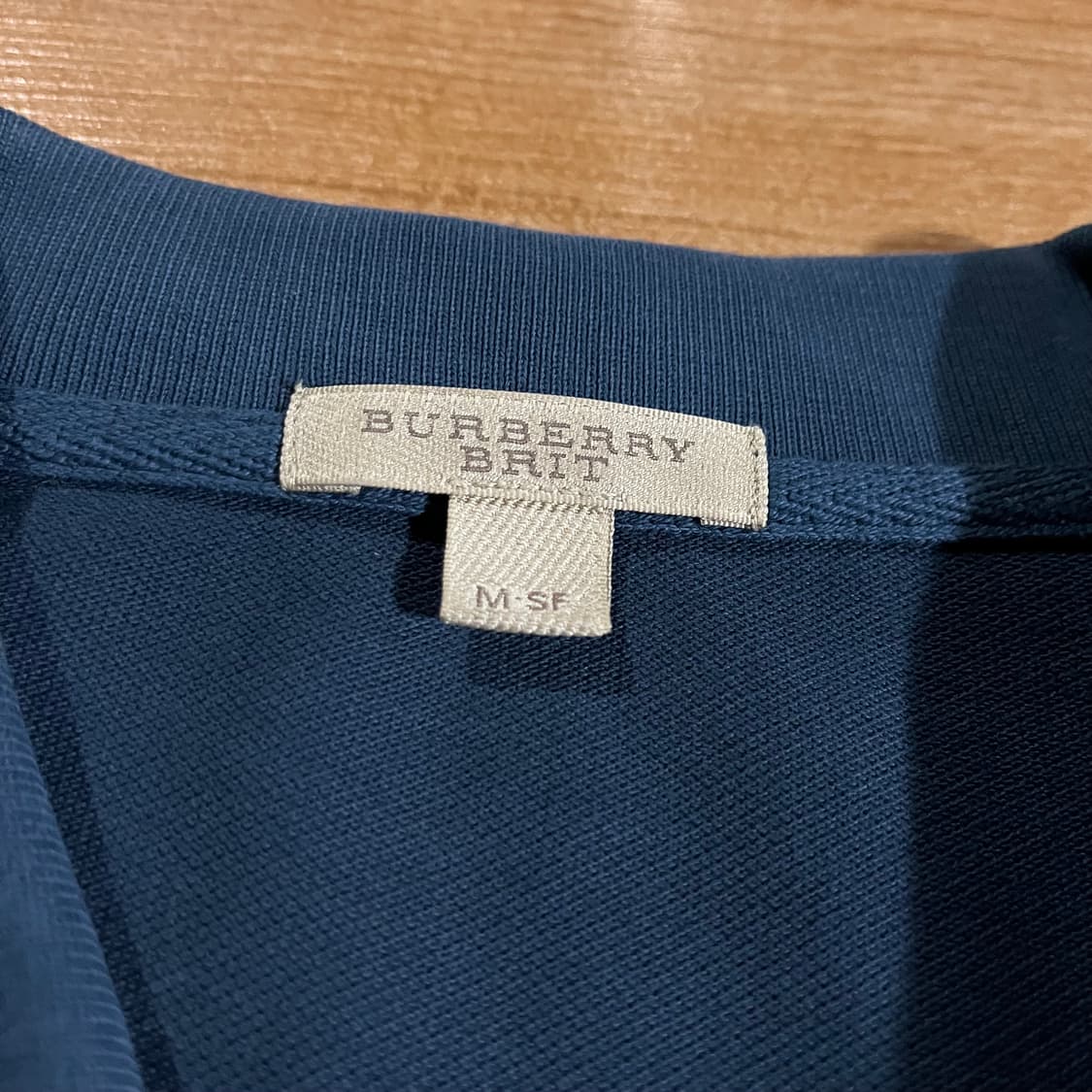 [100] 버버리 메탈로고 긴팔티셔츠 상품이미지3