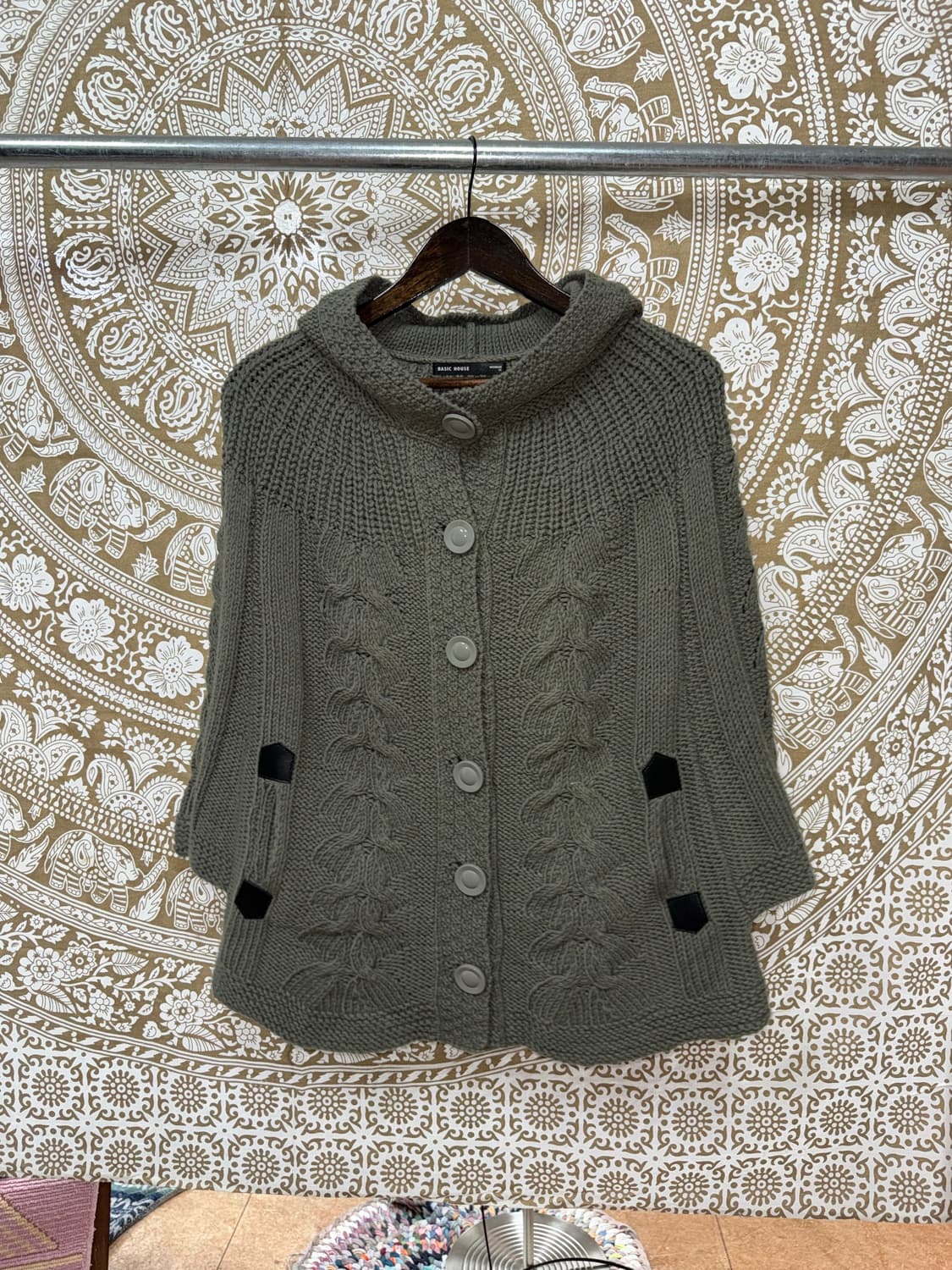 베이직하우스 여성 케이블 니트 판쵸  상품이미지3