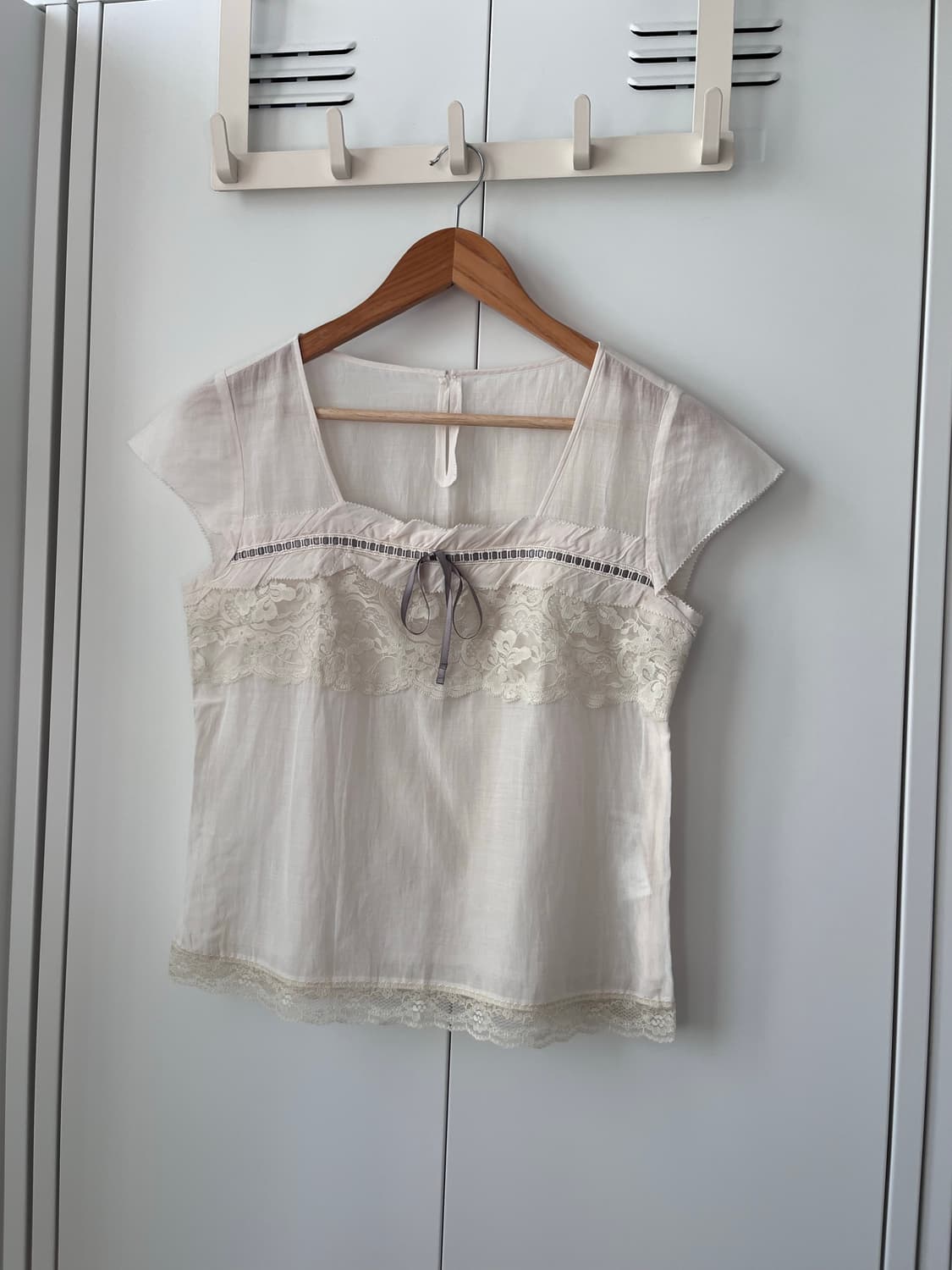 C.aujard 레이스 리본 캡소매 블라우스 상품이미지4