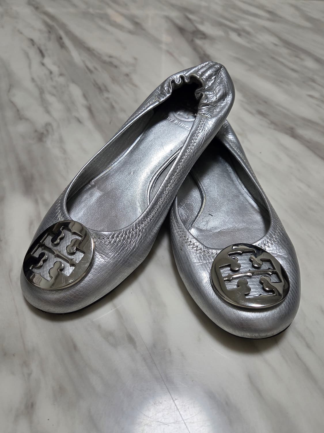 토리버치 메탈릭 실버 플랫슈즈 상품이미지10