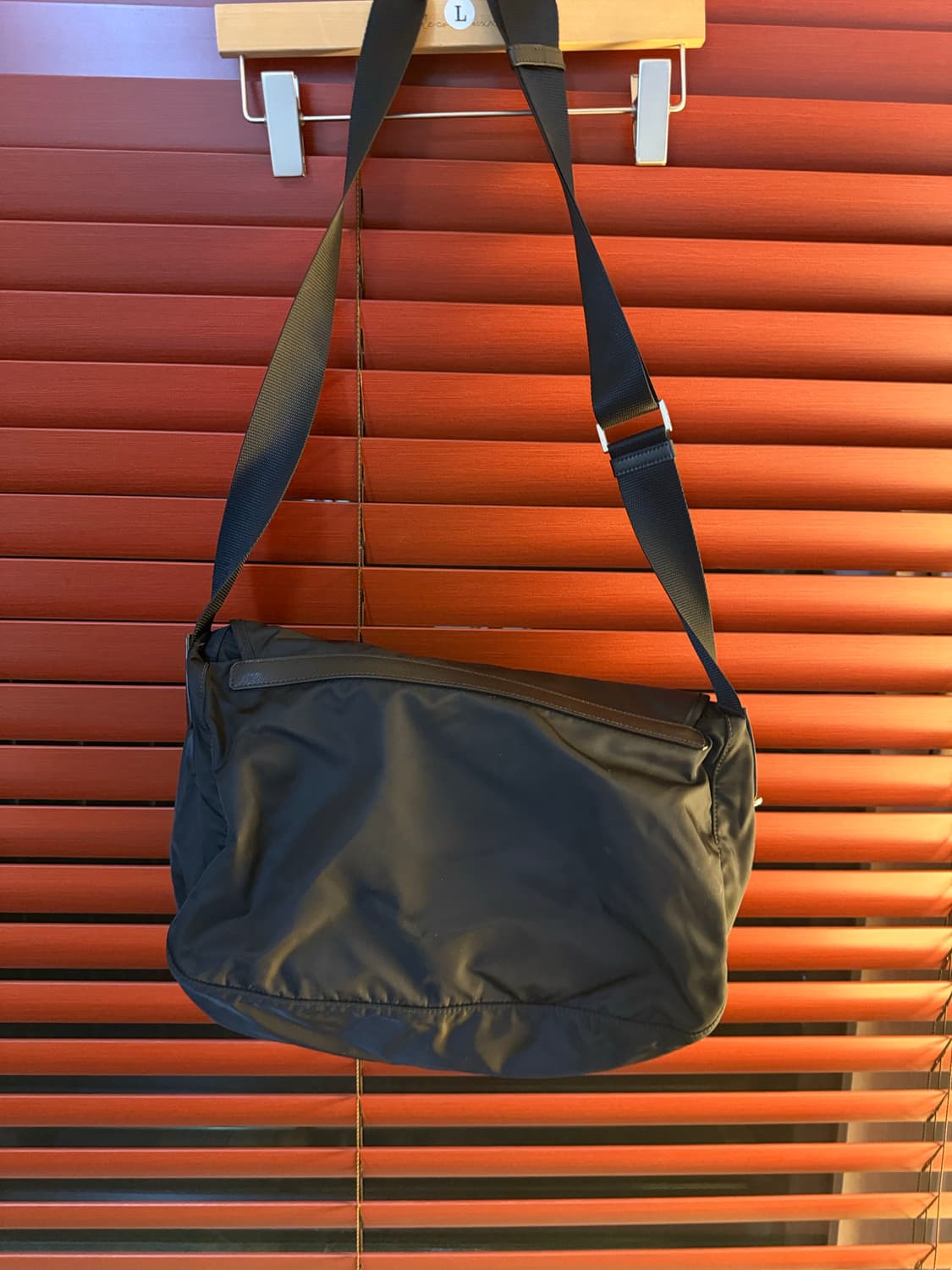 프라다 테수토 투 포켓 버클 메신저백 상품이미지2