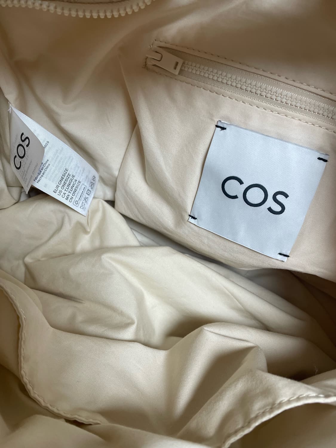 코스 퀄티드 오버사이즈 숄더백 상품이미지2