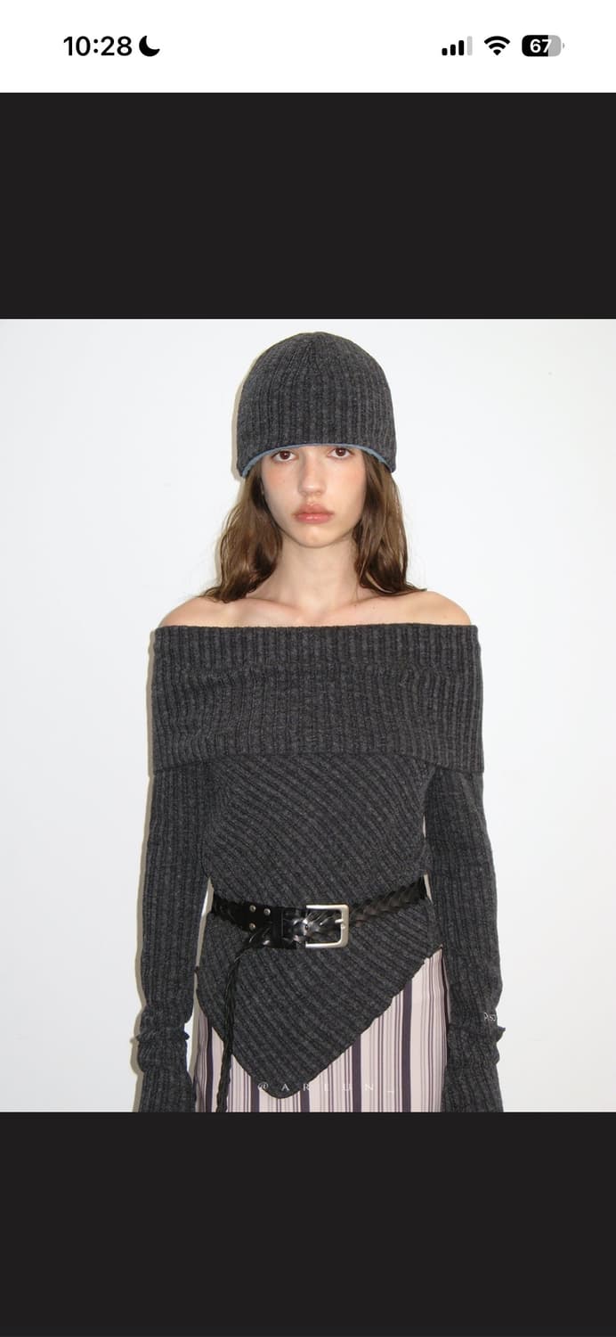 새상품) 폴리수엠 오프숄더 니트 차콜 상품이미지1