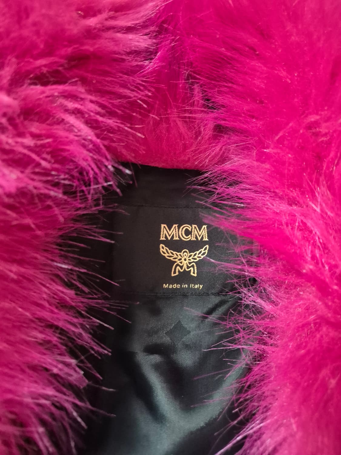 (새제품) MCM 엠씨엠 핫핑크  에코퍼 자켓 털코트 상품이미지4