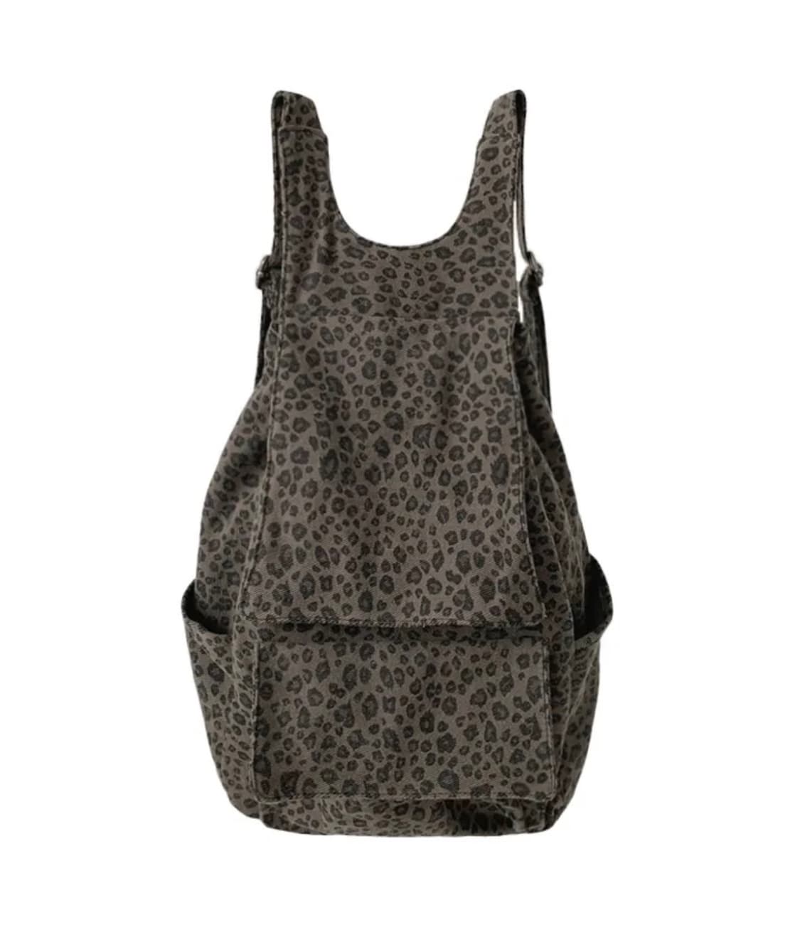 Grey Leopard Backpack 상품이미지1