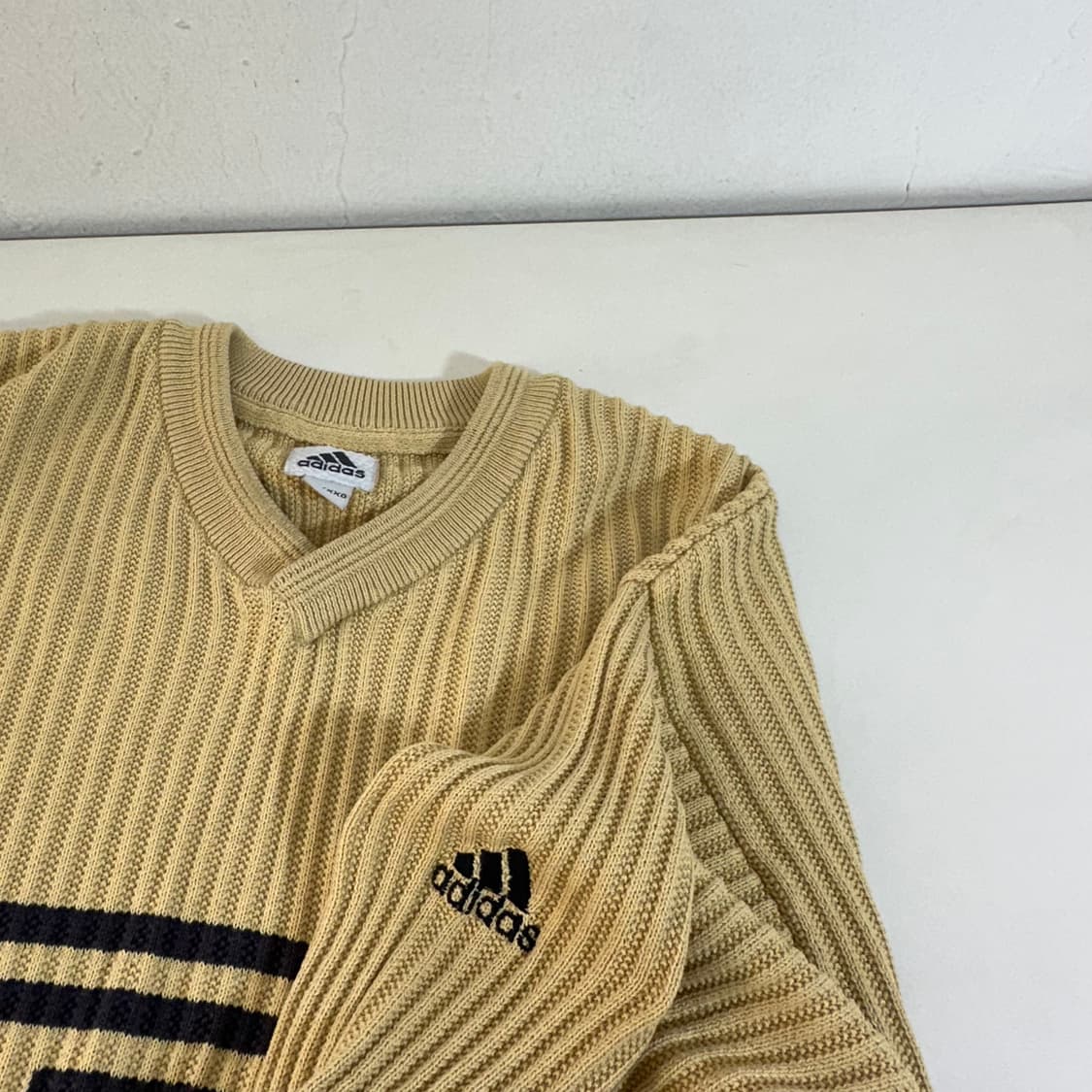 XL 아디다스 라이트겨자 3STRIPES 루즈핏 브이넥면니트 상품이미지5