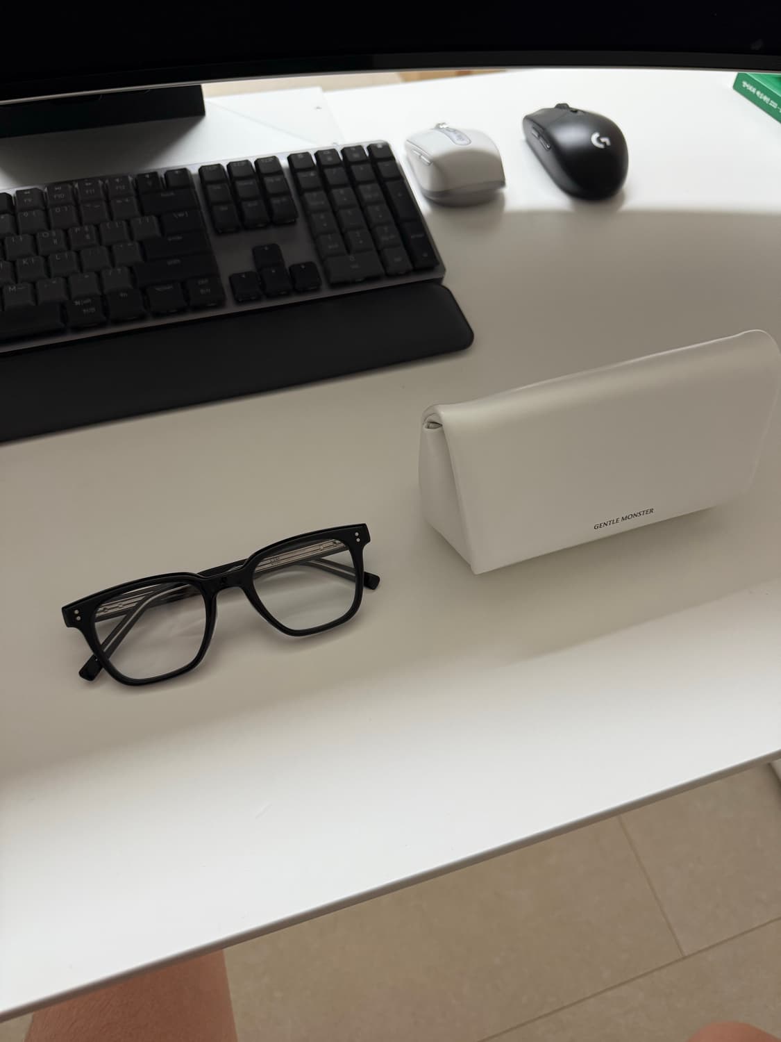 젠틀몬스터 칼 KARL 01 블랙 상품이미지1