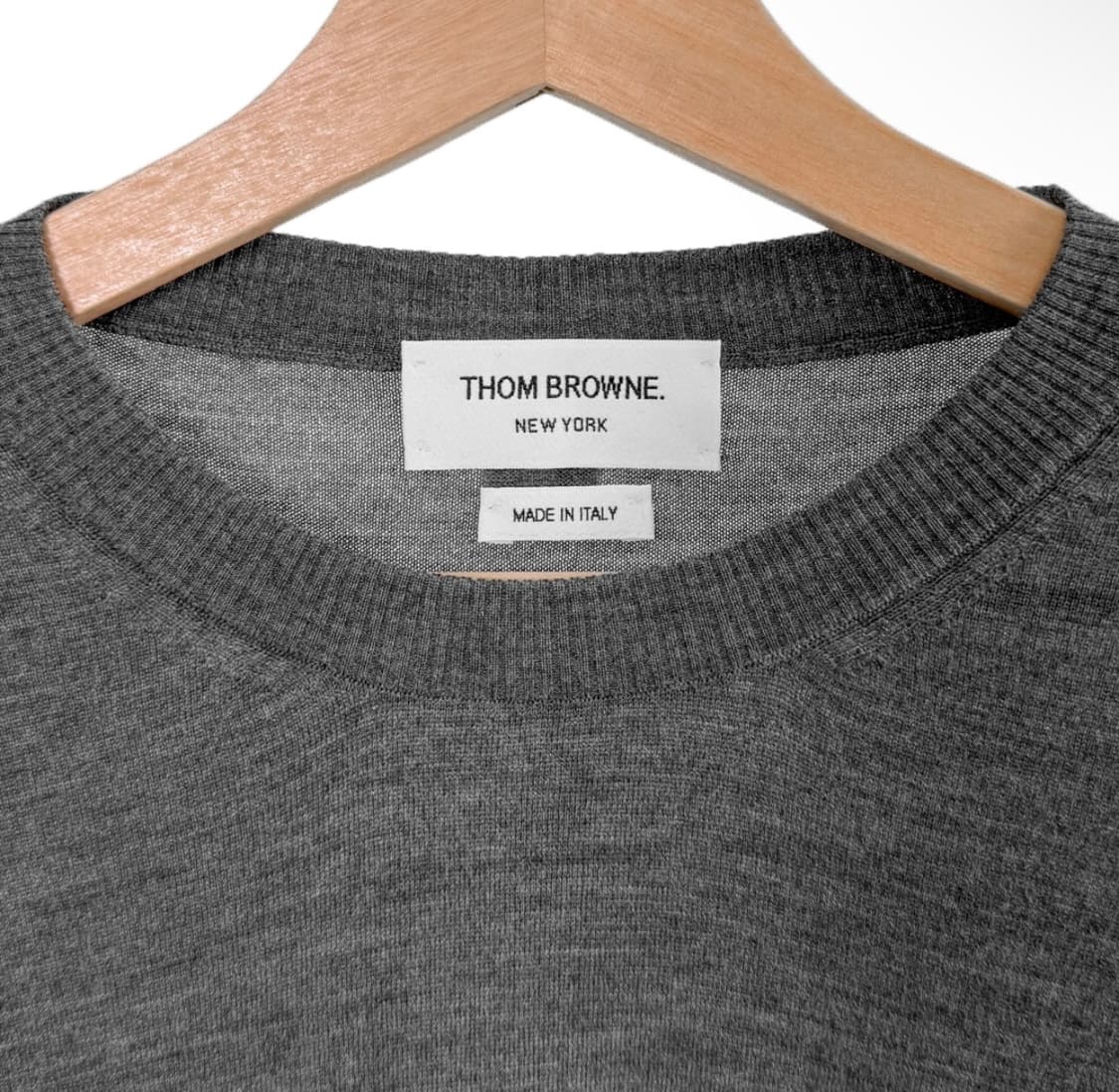 [2사이즈] 톰브라운 남성 사선완장 메리노울 니트 티셔츠 미디움 그레이 상품이미지3
