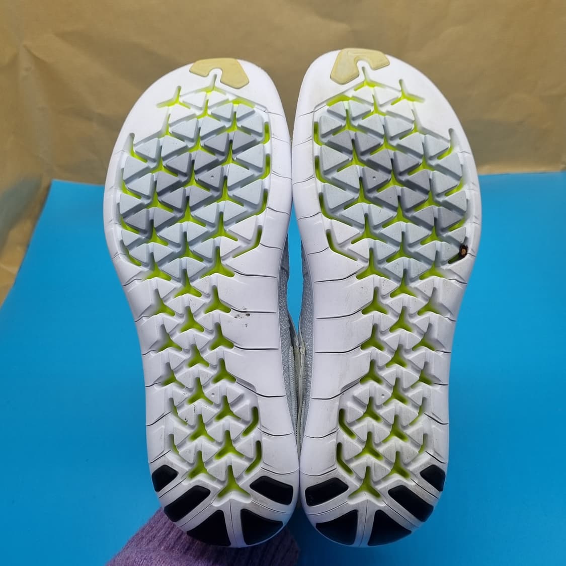 나이키 프리런 모션 플라이니트 런닝화255 상품이미지3