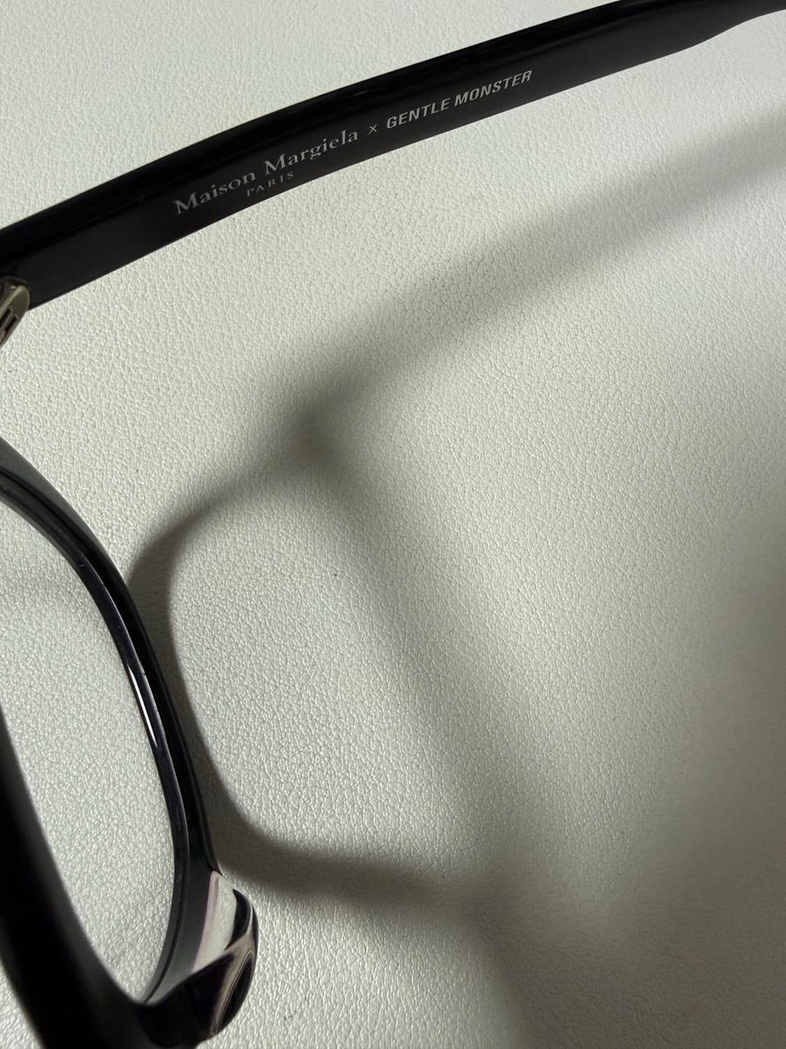 젠틀몬스터 X 메종 마르지엘라 mm010 안경 상품이미지4