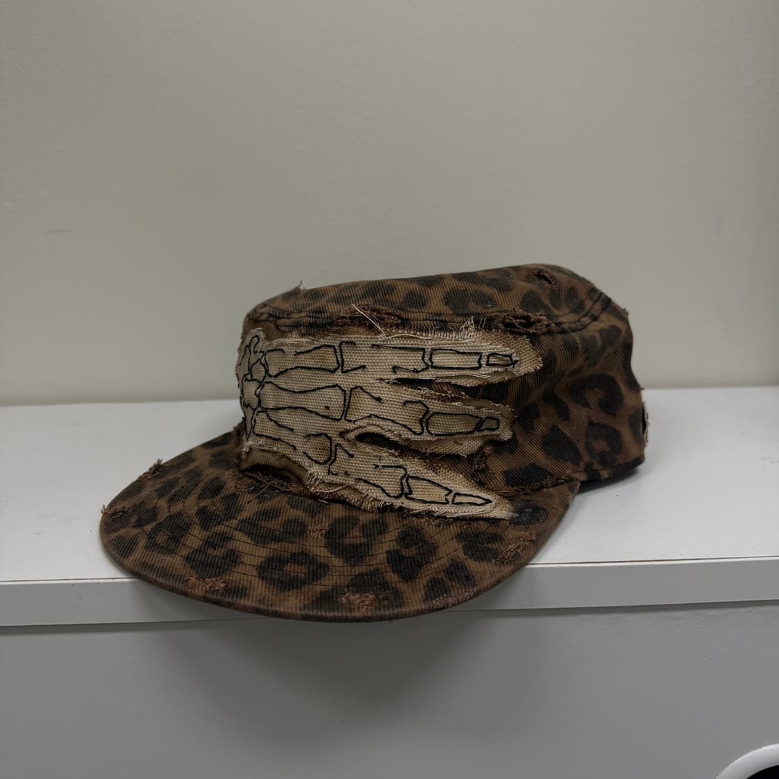 VINTAGE 레오파드 디스트로이드 자수패치 커스텀 필박스캡 상품이미지3